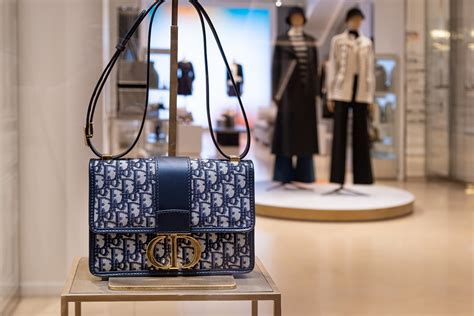 dior avenue montaigne 2019|Dior montaigne 30 pouch.